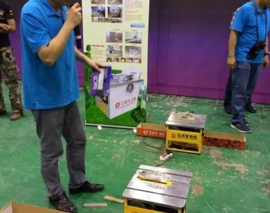 塵霸無(wú)塵鋸聯(lián)手生活家地板團(tuán)購(gòu)現(xiàn)場(chǎng)共推無(wú)塵安裝金鑰匙服務(wù)