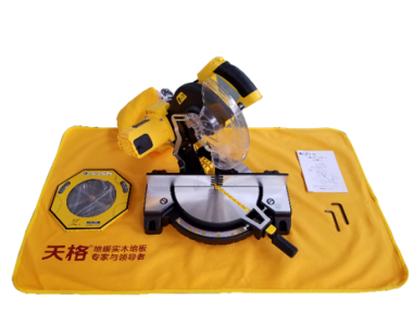 天格地板實(shí)木腳線(xiàn)無(wú)塵斜切鋸