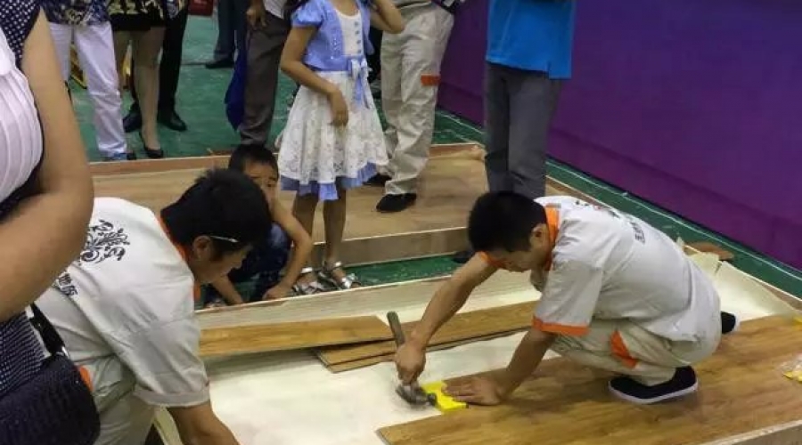 塵霸無塵鋸聯(lián)手生活家地板團(tuán)購現(xiàn)場(chǎng)共推無塵安裝金鑰匙服務(wù)