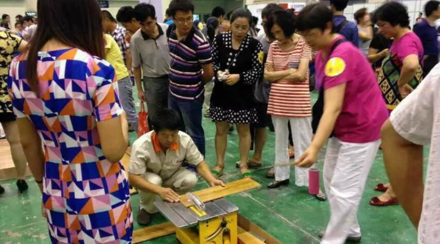 塵霸無塵鋸聯(lián)手生活家地板團(tuán)購現(xiàn)場(chǎng)共推無塵安裝金鑰匙服務(wù)